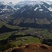 bis zu einem Absatz, von dem man einen Super-Blick auf Alpbach hat.
Es bläst der Fön - über 20 Grad in Alpbach