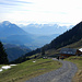 Die Almein Alpe (1.060m) mit Blick zu den Drei Schwestern und zur Alvierkette.