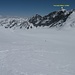 Nach dem Plateau du Déjeuner abfahrt auf dem Glacier de Corbassière, weiter auf diesem flachen Gletscher zur Cabane FXB-Panossière 2641m.
