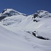 Blick aus dem Val Bever ins Seitental namens Suvretta da Samedan mit den Gipfeln Bastiun (2610m) und Chatscha Bella (2922m).