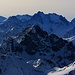 Aussicht im Zoom vom Piz Calderas (3397m) zur Berninagruppe, von links nach rechts:  Piz Palü (3900m), Piz Morteratsch (3751m), Bellavista (3922m), Piz Bernina (4048,6m), Piz Scerscen (3971m) und Piz Roseg (3937m). 

Im Vordergrund ist der Piz Julier / Piz Güglia (3380,4m).