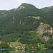 Lungern (712m), Lungernsee (689m) und darüber der Turren (1562m).