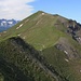 Aussicht vom Gipfelplateau der Stellenen (2108m) auf den Höch Gumme (2205m). 