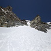 Am Einstieg in die steile Schneerinne, die durch die Südflanke des Vorder Jamspitz auf den Gipfelgrat führt