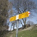 Segnaletica utile nei pressi del Rifugio Prabello.
