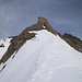 La torre compresa tra il Passo Grandinagia Sud e quello Nord copre la cima principale del Pizzo Grandinagia