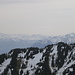 Blick über die Südliche Alpsteinkette hinweg nach Österreich - die Sicht reicht immerhin bis zu den grossen Gipfeln des Verwalls