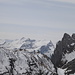 Blick nach Südosten: Hinter den Gipfeln der Alvierkette spitzelt der Ringelspitz hervor