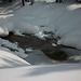 Foto des ersten Besteigungsversuchs vom 21./22.2.2014:<br /><br />Trotz riesigen Schneemengen und sehr kalten Nächte bleibt eine Quelle bei am Wegrand auf der Alp Champatsch eisfrei!