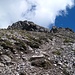 Blick zurück zum Gipfel des Roten Stein aus dem W-Abstieg nach Berwang