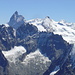 Das Matterhorn 4477m (links) von dieser Seite nicht ganz so schöne und rechts davon die Dent d' Hérens 4171m