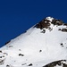 Gipfelbereich des Piz Calderas. Wir machten etwas links unter dem Gipfel Skidepot. Bei weicherem Schnee ist der Gipfel gut mit Ski zu besteigen.