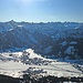 28.12.2013: Über Tannheim schaut man zur Vilsalpseegruppe; im Hintergrund die Lechtaler Alpen.