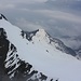 Pizzo Paglia (2593,0m): Gipfelaussicht zum Sass Mogn (2440m), Torrion (2030m) und ins Val Leggia.