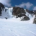 Die linke grosse Eiswand droht zu brechen. Man sollte also nicht zu lange darunter verweilen.