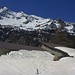Bei den Alphütten Prati Géra (1450m) hat es Mitte April immer noch unglaubliche Schneemengen!