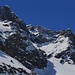 Aussicht von der Alpe Croslina (1982m) ins Becken vom Ghiaccaio Piccolo di Crosalina. Hoch über dem Gletscher thront der Pizzo Crosalina (3012m). Rechts hinten ist der spitze Hautgipfel der Tre Corni (2953m) zusehen. <br /><br />Mein Aufstieg am kommenten Tag führt mich über die bis 40° steile Flanke ins Gletscherbecken und von dort weiter über ein felsiges Couloir in Richtung Pizzo Campo Tencia. Das felsiges Couloir ist aber auf dem Foto nicht zu sehen.