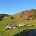 Berghaus Inneralp in Sicht - danach geht es die Wiesenhänge links aufwärts.