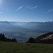 Immer wieder faszinierend: der Blick nach Osten ins Arlberggebiet. Den schneidig kalten Wind muß man sich dazudenken.