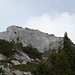 Im Aufstieg von der Alp Tesel zur Chreialp kann man hier einen ersten Blick auf den steilen Direktaufstieg zum Ruchbüel erhaschen.