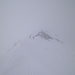 La cresta NNE dello Scopi è immersa nella nebbia (ma ormai la vetta è vicina)