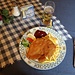 <b>Pausa pranzo con il piatto austriaco per eccellenza ... und "ein Glas heller Freude!"</b>