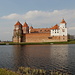 Мірскі замак / Mirski Zamak - Blick aus etwa südlicher Richtung zum Schloss Mir. Die ursprünglich aus dem 16. Jahrhundert stammende Anlage zählt heutzutage zum UNESCO-Welterbe.