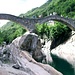 "Ponte dei Salti" o altrimenti erroneamente detto "ponte romano" di Lavertezzo: ponte in pietra a due arcate di origine medioevale. Dopo la parziale distruzione del 1868, è stato ricostruito nel 1960.