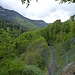 Neue Fangnetze sichern den Schienenweg. 