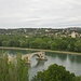 "Sur le pont d'Avignon, l'on y dance ... etc. pp." Der zweite Teil ist irgendwann mal in die Rhône gefallen. 