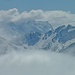 Zoom: Über die Notkarspitze schaut man zur wolkenverhangenen Zugspitze.
