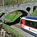 10. April auf der Wanderung von Niederried nach Interlaken braust die Zentralbahn (ex Brünigbahn) vorbei