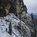 Die Traverse unter der Laubeneck-Ostwand mit Neuschnee<br /><br />La traversata sotto il parete Est del Laubeneck dopo le ultime nevicate