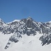 il Mittelruck - sullo scudo roccioso la Direttissima Pe-Borgini<br /><br />Un bel ricordo per Mauro, insieme ad un amico, tra i ripetitori. <br />Salita in libera, a vista (fino al 7b)<br /><br /><br />Direttissima Pe-Borgini <br />Si tratta di una via alpinistica di altissimo livello in ambiente, la più impegnativa delle Alpi Pennine, che, ad oggi, dovrebbe avere una decina di ripetizioni confermate. Aperta nell'agosto del 1986 da Roberto Pe e Marco Borghini, in due giorni di difficilissima scalata e un aereo bivacco appesi alle imbracature, si caratterizza per la chiodatura quasi esclusivamente tradizionale, soste comprese, da integrare notevolmente con protezioni veloci e non. Pochissimi e, in parte datati, gli spit presenti.<br />l'itinerario affronta direttamente l'evidente scudo verticale, chiuso nella parte alta da grandi strapiombi, della parete est. La roccia è un buon gneiss compatto; purtroppo la parete è soggetta a scariche provenienti dalla parte alta frantumata. Per queste caratteristiche la direttissima può considerarsi ben più impegnativa di tante vie sul Bianco o in Wenden.
