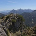 Super Sicht in die Tannheimer - der Bergsteiger ist dagegen gut getarnt