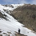 Scendendo all'Alpe Duragno ci aspetta un bel traverso su calotta nevosa, che pare intenzionata a durare ancora un bel po'...