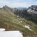 Im Abstieg zum Schneebode – Schafberg, Speer, Säntis, Mattstogg, in der Bildmitte die Alp Oberbütz