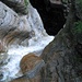 Riale di Drosina auf ihrem wilden Ritt ins Tal. Dieser Fluss besteht fast nur aus Wasserfällen