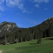 [http://f.hikr.org/files/1426499.jpg Im Tal der Jägerhütte] ist dann der Himmel blau. Rechts ein Teil des Niederstraußberggrats.<br /><br />Nella [http://f.hikr.org/files/1426499.jpg valle della Jägerhütte] il cielo si mostra blu. A destra si vede una parte della cresta del Niederstraußberg.