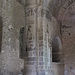 Le colonne lungo lo scalone dei morti che sostengono la volta sopra cui sorge la chiesa nuova.