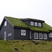 Haus mit typischem Grasdach
