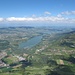 Blick über den Lac de la Gruyère ins Mittelland.
