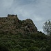 Steile Felsen auf der Ostseite der Volterraio-Burg.