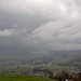 Dunkele Regen (Schnee) wolken oberhalb der Zürichsee