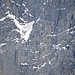 Die berühmte Spinne in der Eiger Nordwand unterhalb des Schneedreiecks nach links kommt der "Götterquergang" herein