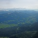 Im Süden blickt man über die Kitzbüheler Alpen (markant Hohe Salve) bis in die Hohen Tauern und die Zillertaler Alpen.