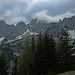 ...dann hüllt die herannahende Kaltfront die Berge in Wolken.