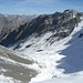 Die verschneite Val Sassa von der Fuorcla aus gesehen.