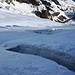 Grosse Löcher auf dem Gletscher.