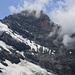 Aussicht von der Gspaltenhornhütte (2455m) auf die Wildi Frau (3274m) und ihre etwa 750m hohe Ostwand. Links über dem Gletscherabbruch ist der Blüemlisalpsattel (3133m).